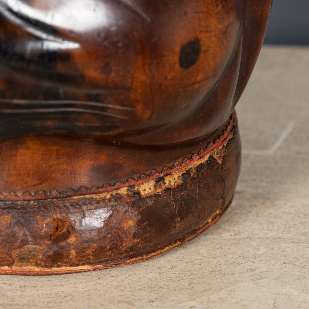 Antikes viktorianisches Lignum Vitae-Tabakglas mit Bulldogge aus dem 20. Jahrhundert, um 1900 im Angebot 5