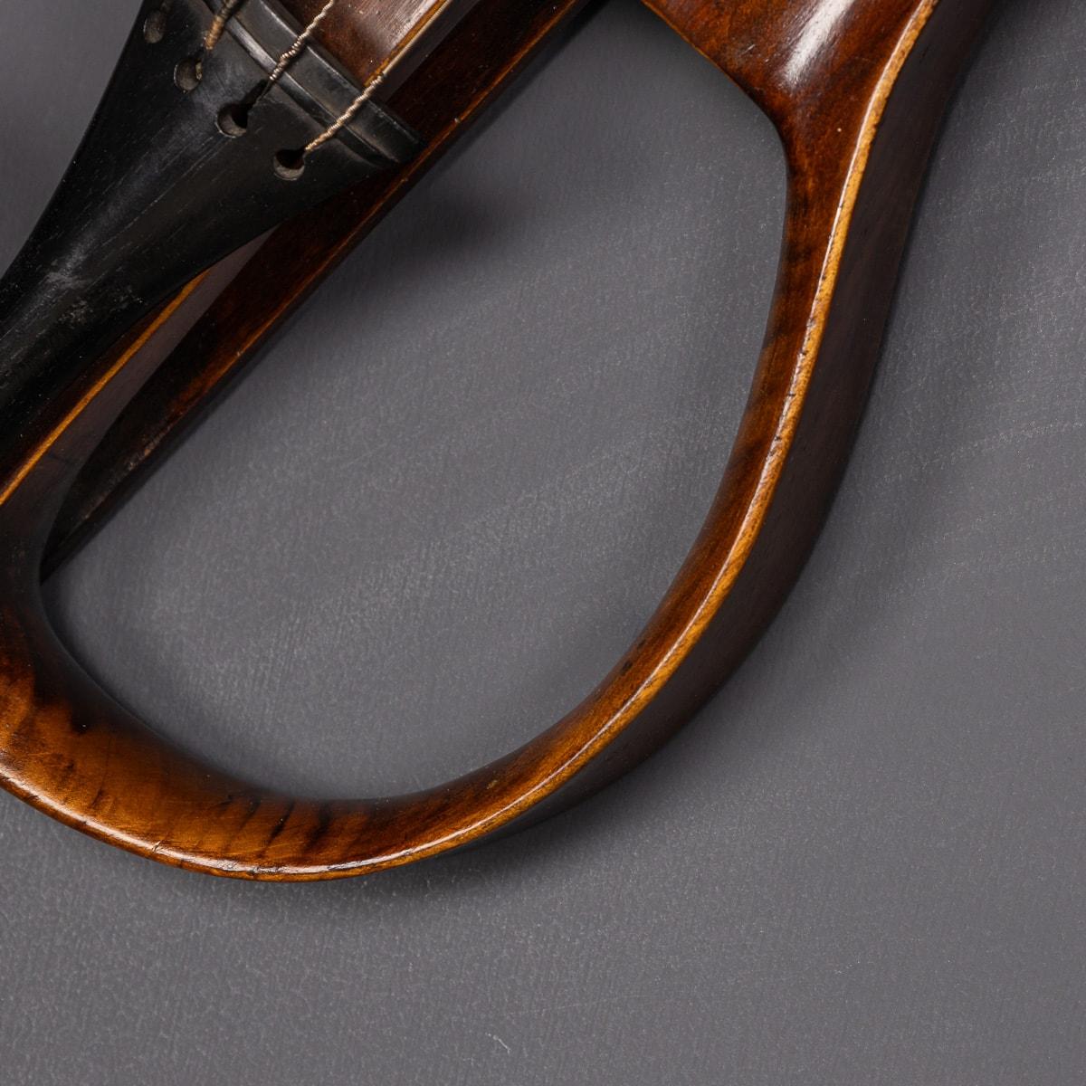 A.I.C C. Antiquité du 20e siècle, violon d'entraînement victorien, c.1900 Bon état - En vente à Royal Tunbridge Wells, Kent