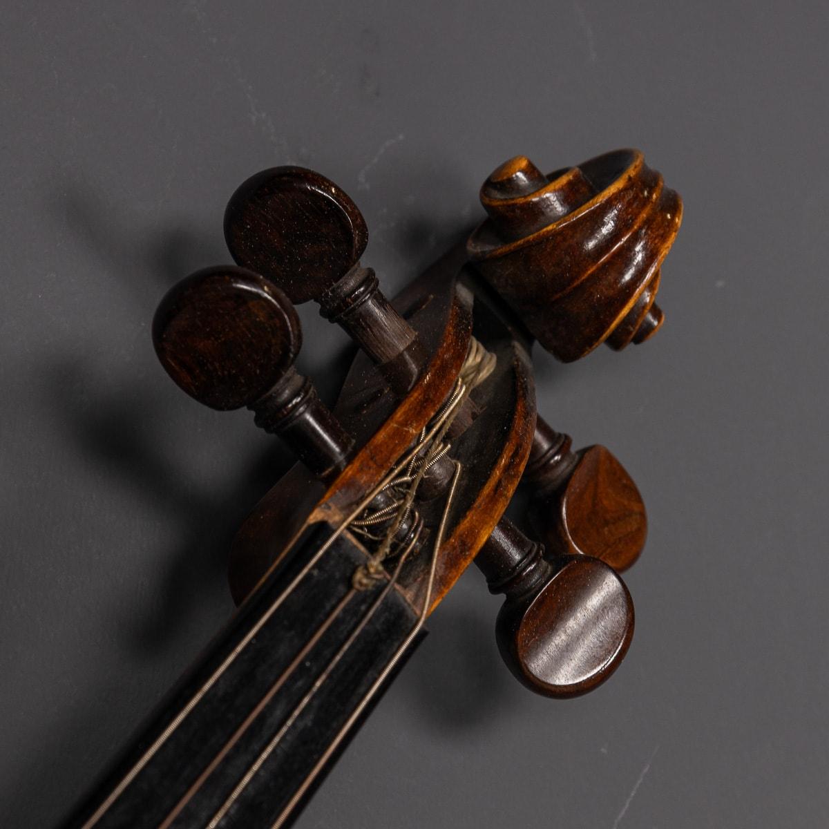 A.I.C C. Antiquité du 20e siècle, violon d'entraînement victorien, c.1900 en vente 1