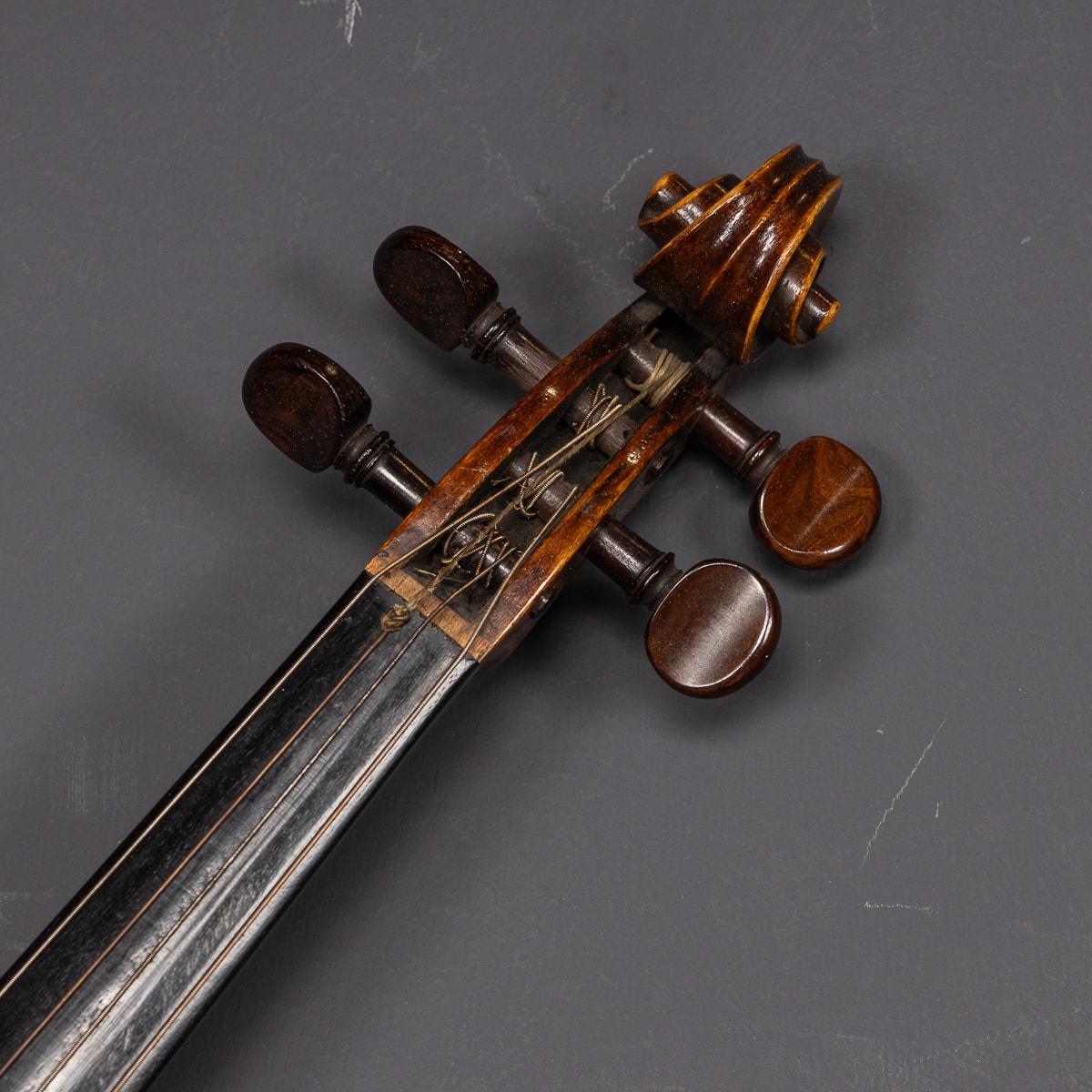 A.I.C C. Antiquité du 20e siècle, violon d'entraînement victorien, c.1900 en vente 2