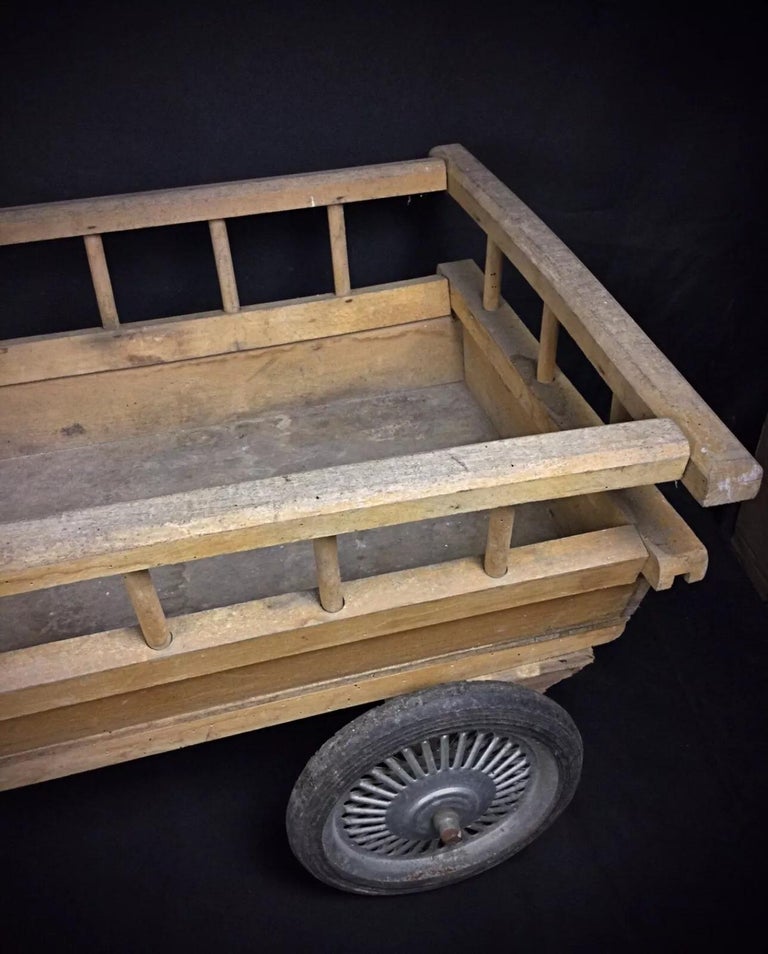 Ancien chariot avec 2 cheveaux tout en bois 4 roues en bon état+ petit Panda