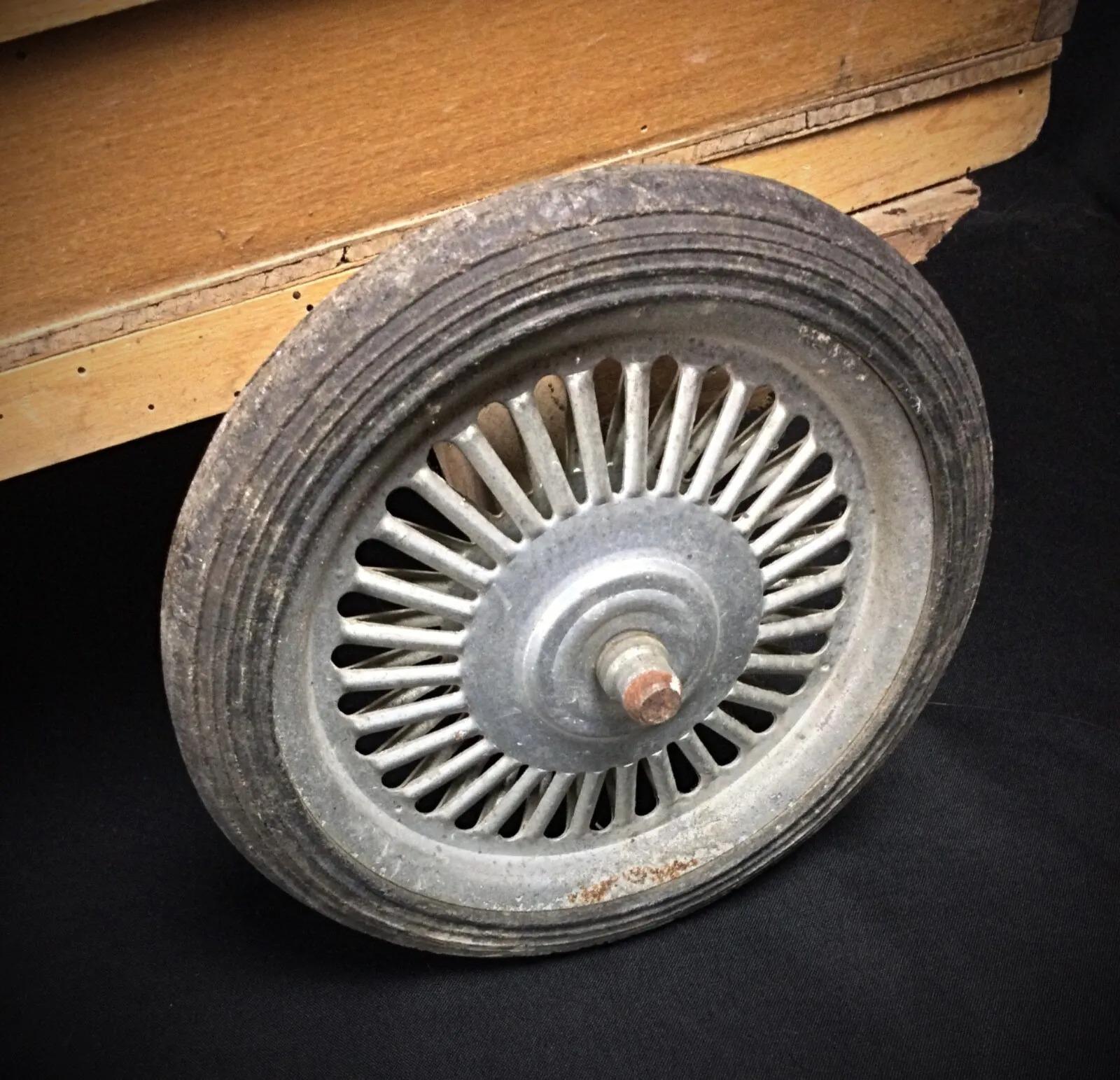 Antique 20th Century Wooden Two-Wheeled Cart - 2Y255 For Sale 2