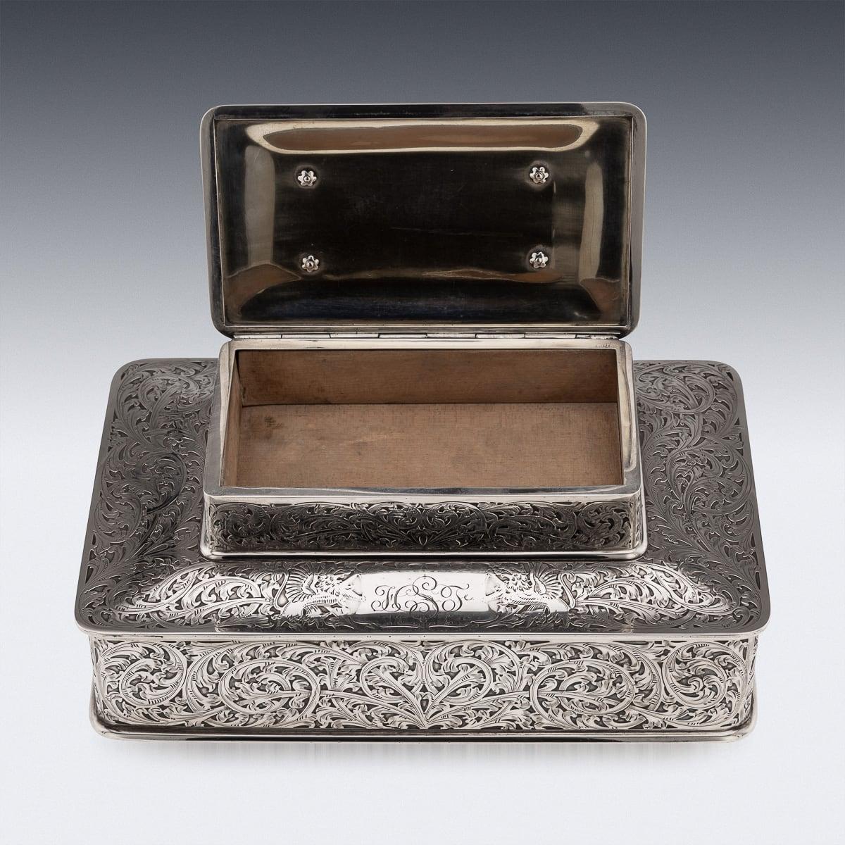 Antigua caja para puros de tres pisos de plata maciza americana del siglo XX, de Tiffany & Co. c.1920 en venta 4