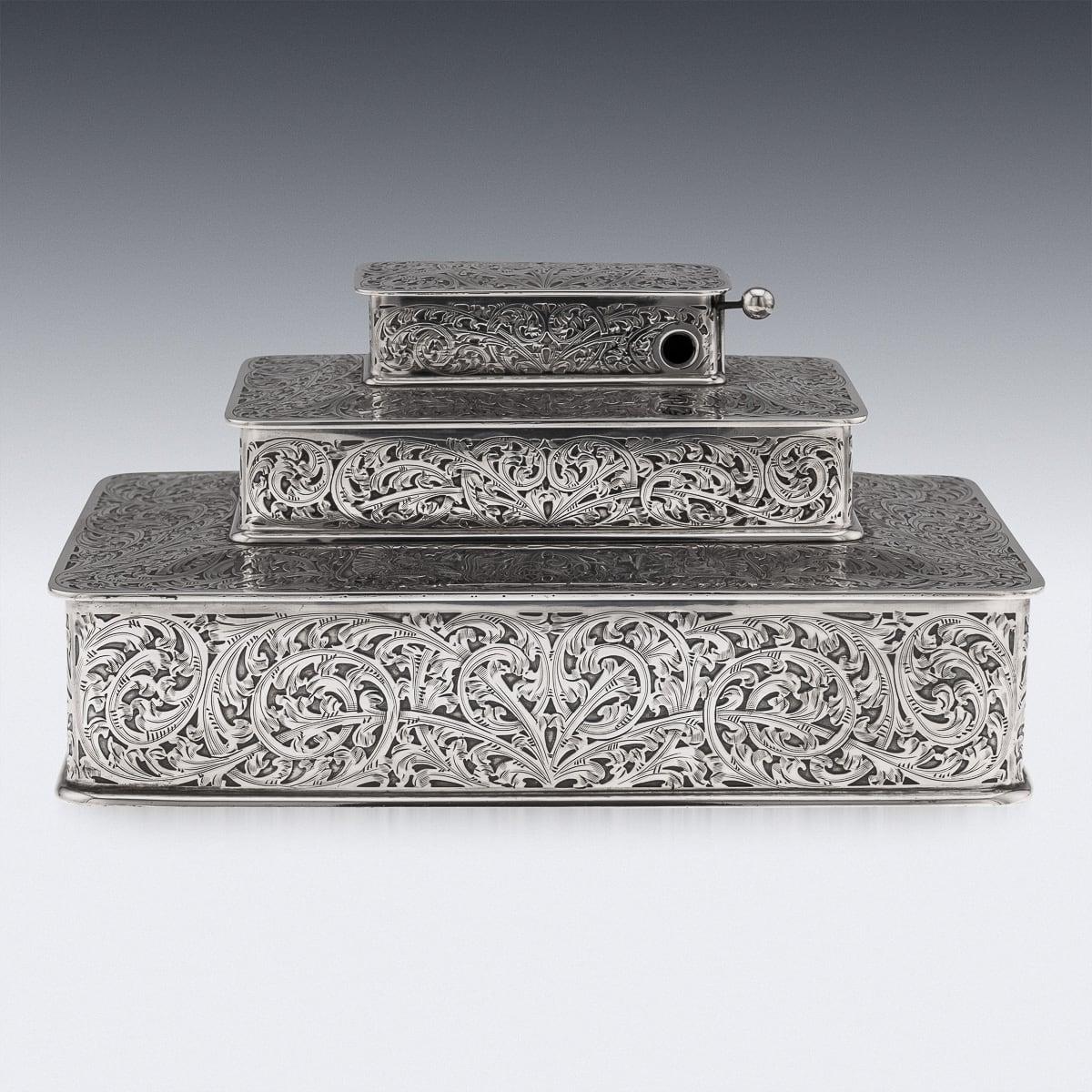 Antigua caja para puros de tres pisos de plata maciza americana del siglo XX, de Tiffany & Co. c.1920 Otro en venta