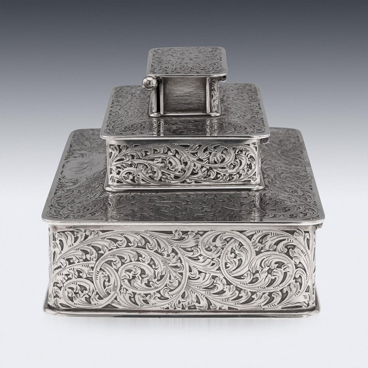 Antigua caja para puros de tres pisos de plata maciza americana del siglo XX, de Tiffany & Co. c.1920 Estadounidense en venta