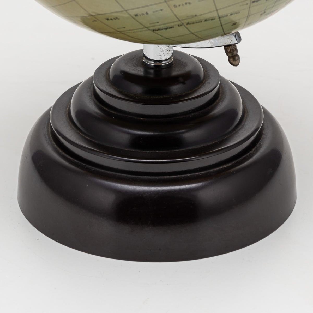 20ième siècle Globe terrestre britannique 