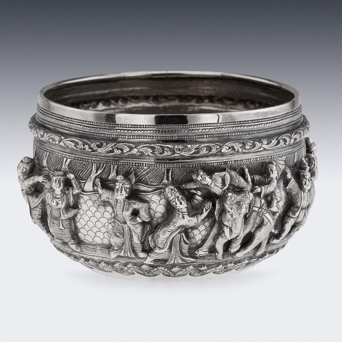 Birman Ancienne coupe en argent massif birman repoussé du 20e siècle 