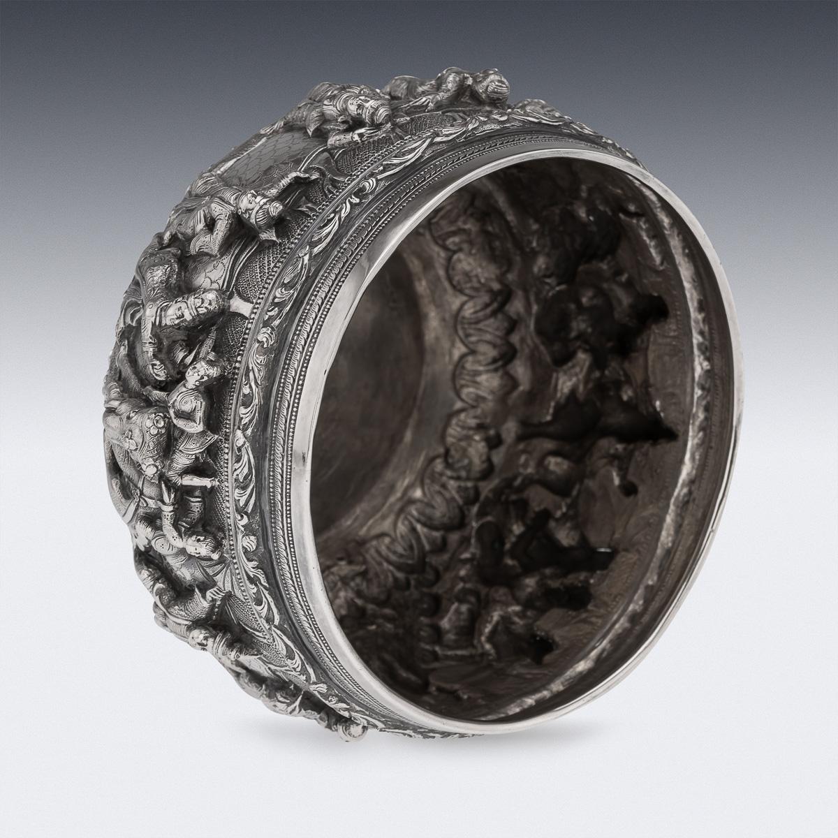 20ième siècle Ancienne coupe en argent massif birman repoussé du 20e siècle 