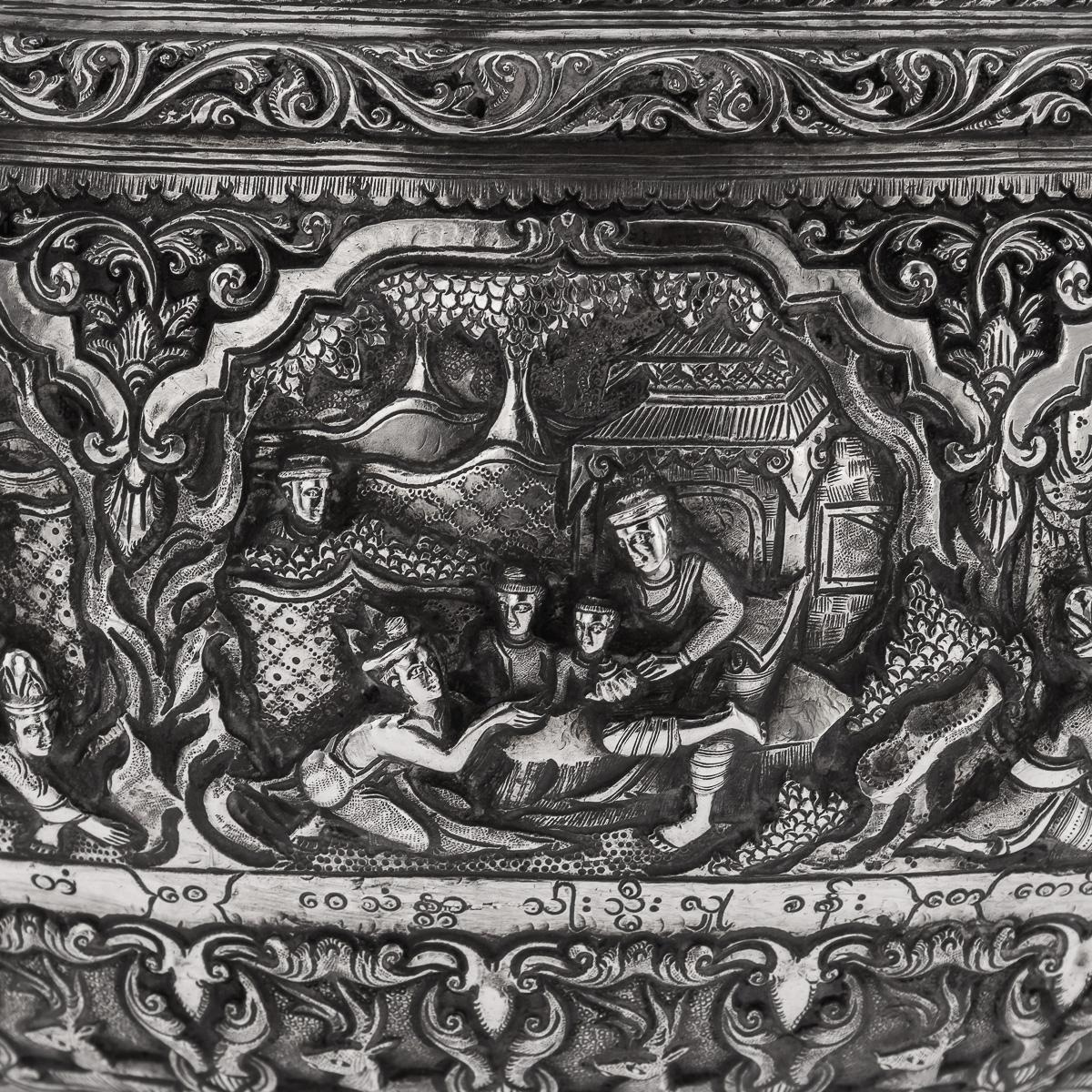 Ancienne coupe birmane en argent massif repoussé du 20e siècle 