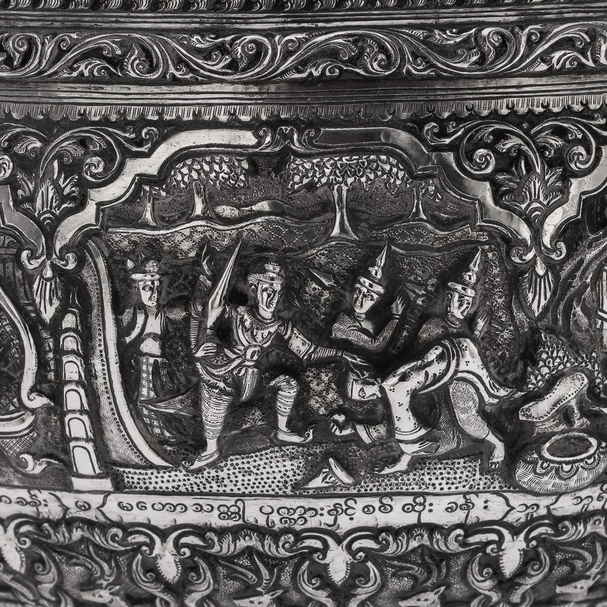 Ancienne coupe birmane en argent massif repoussé du 20e siècle 