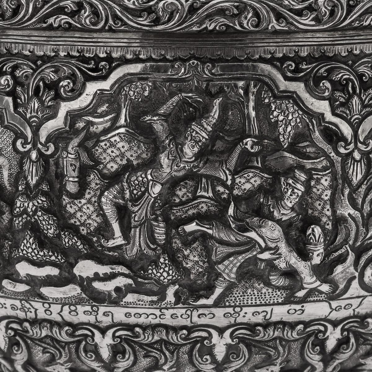 Ancienne coupe birmane en argent massif repoussé du 20e siècle 