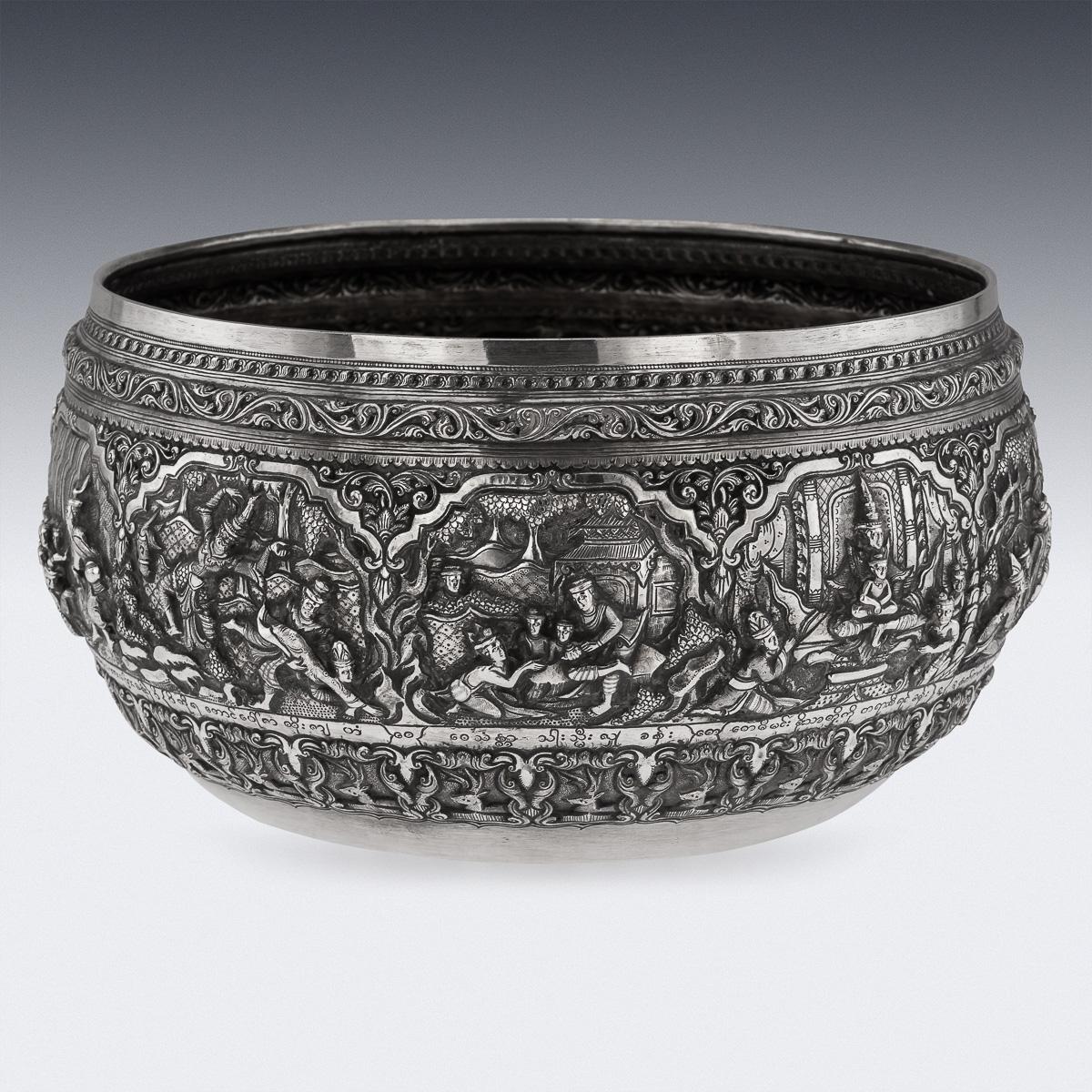 Autre Ancienne coupe birmane en argent massif repoussé du 20e siècle 