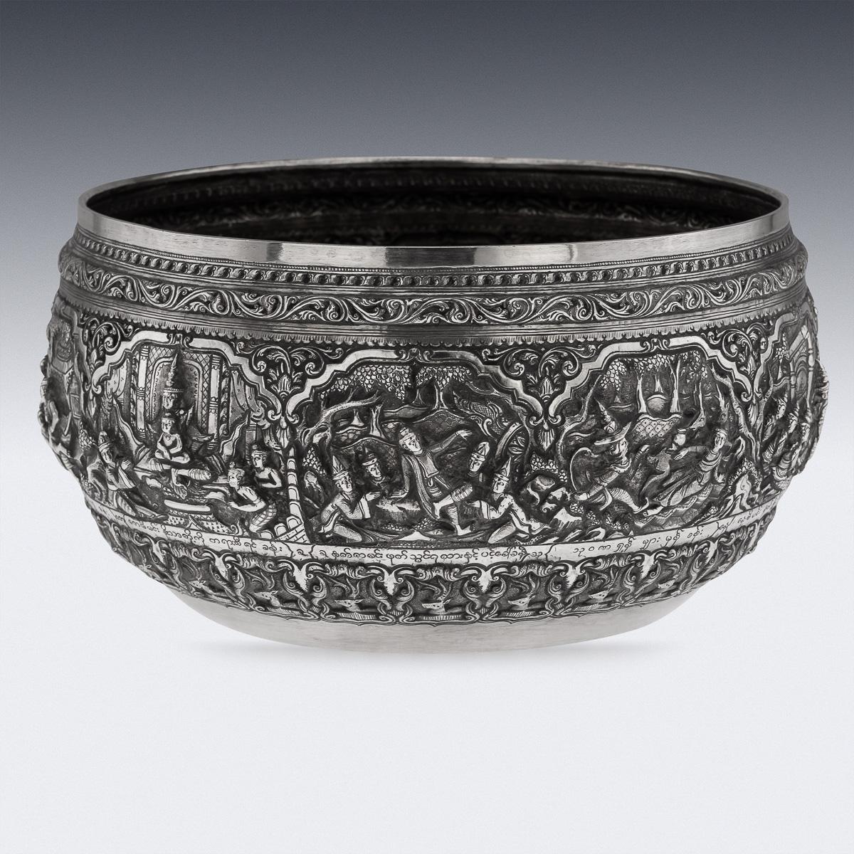 Birman Ancienne coupe birmane en argent massif repoussé du 20e siècle 