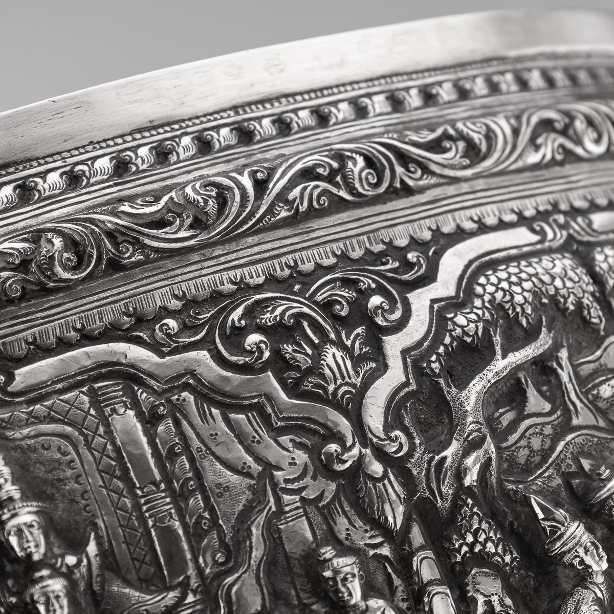 Ancienne coupe birmane en argent massif repoussé du 20e siècle 
