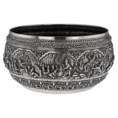 Ancienne coupe birmane en argent massif repoussé du 20e siècle "Mahanipata Jataka" c.1915