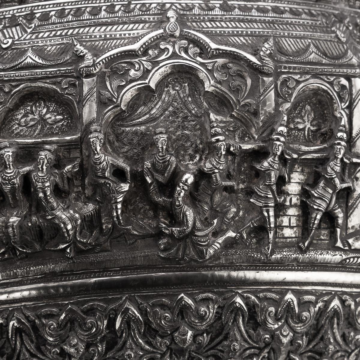 Bol birman antique Jataka en argent massif du 20e siècle, Rangoon vers 1928 en vente 3