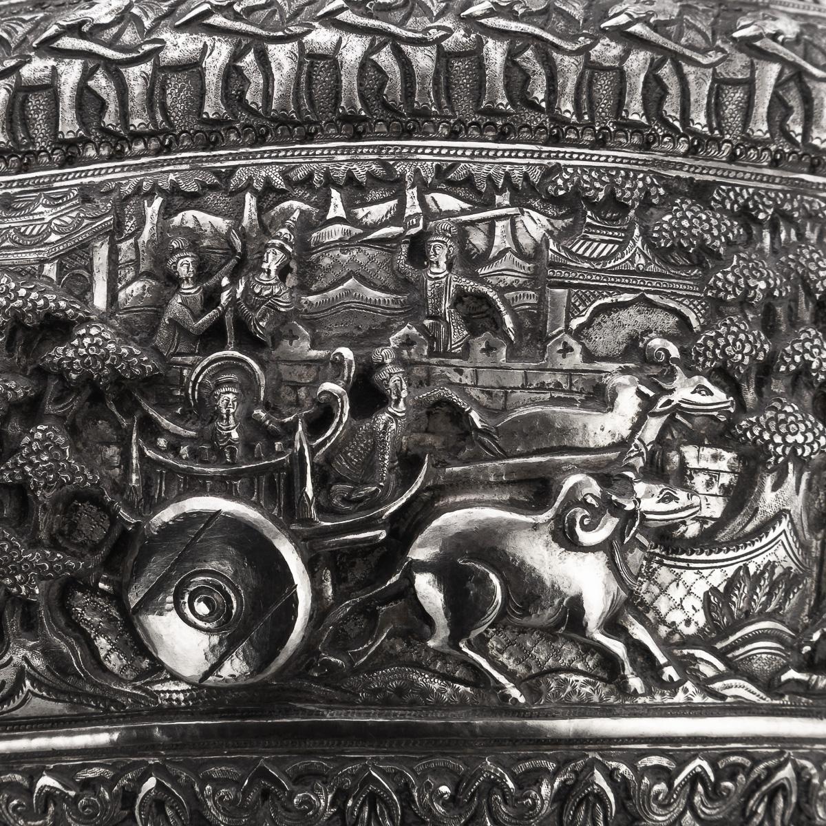 Bol birman antique Jataka en argent massif du 20e siècle, Rangoon vers 1928 en vente 7