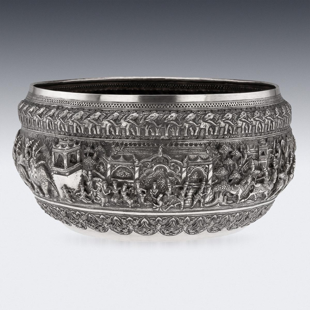 Autre Bol birman antique Jataka en argent massif du 20e siècle, Rangoon vers 1928 en vente