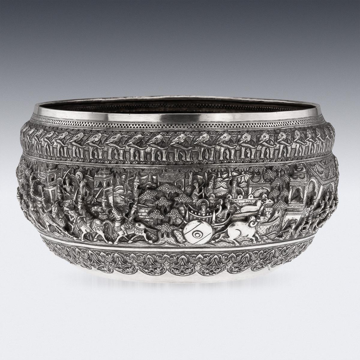 Birman Bol birman antique Jataka en argent massif du 20e siècle, Rangoon vers 1928 en vente