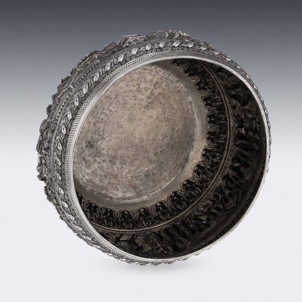 20ième siècle Bol birman antique Jataka en argent massif du 20e siècle, Rangoon vers 1928 en vente