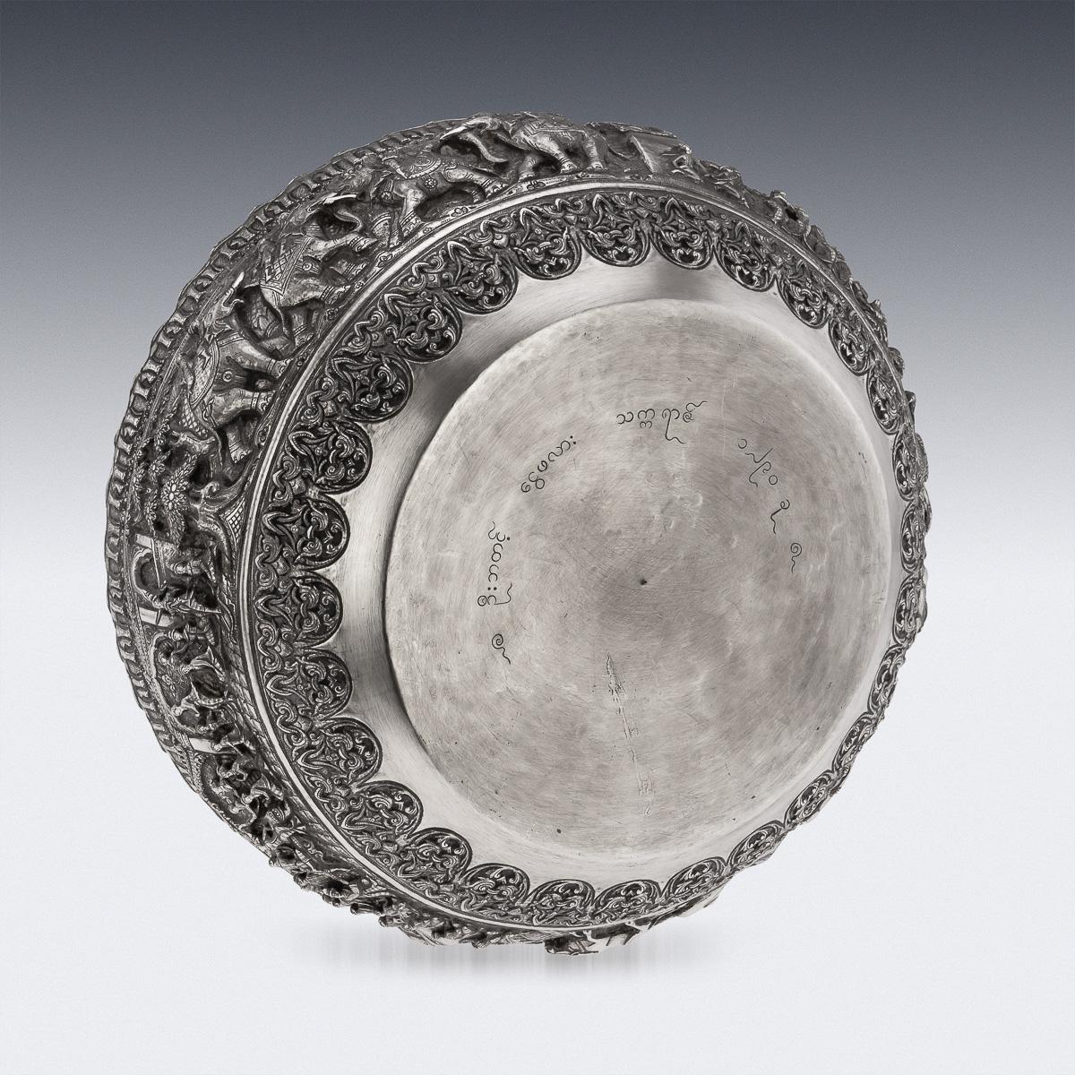 Argent Bol birman antique Jataka en argent massif du 20e siècle, Rangoon vers 1928 en vente