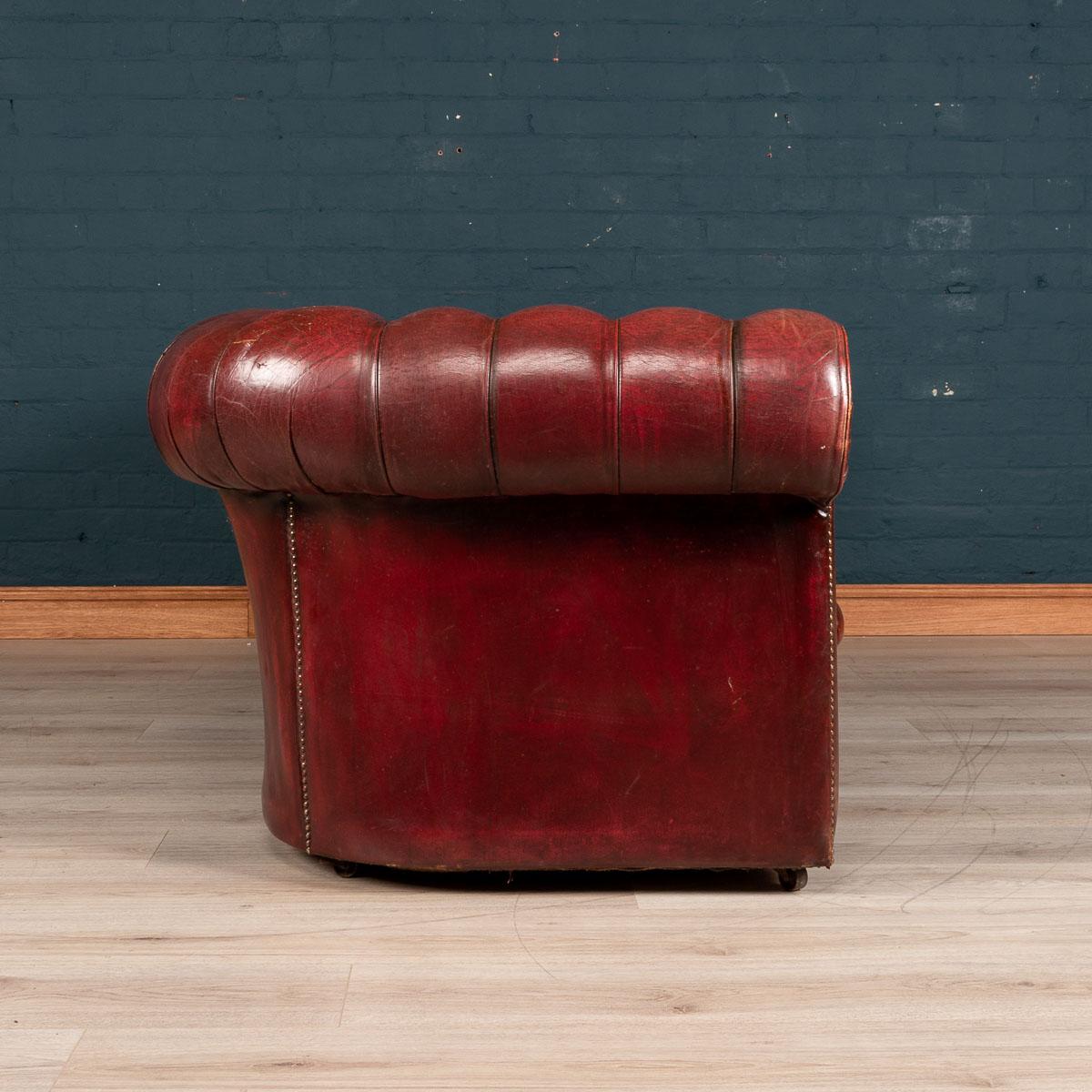 Antique Chesterfield Leather Sofa with Button Down Seats, circa 1920 In Good Condition In Royal Tunbridge Wells, Kent