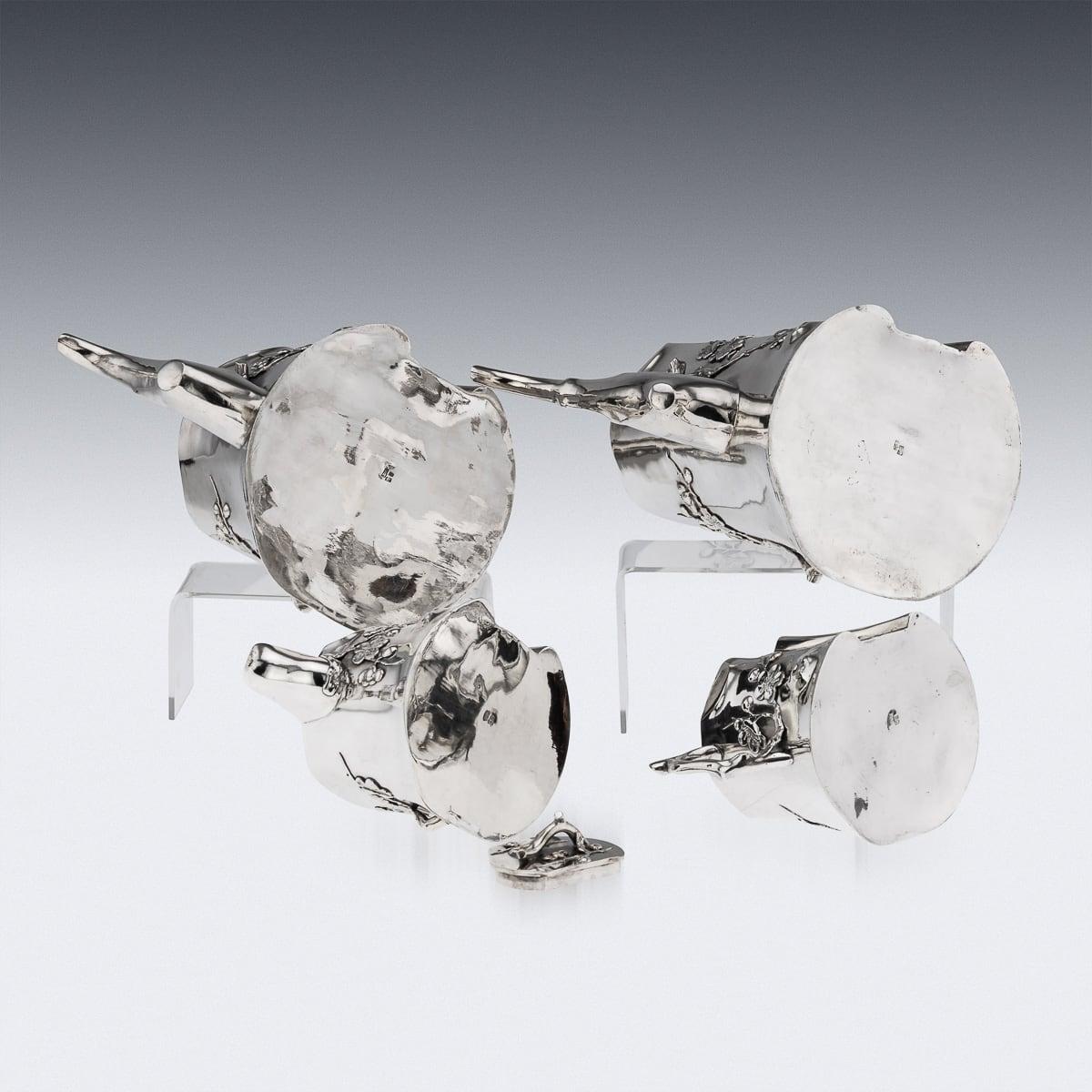 20ième siècle Service à thé quatre pièces en argent massif exporté de Chine du 20e siècle, Singfat vers 1900 en vente