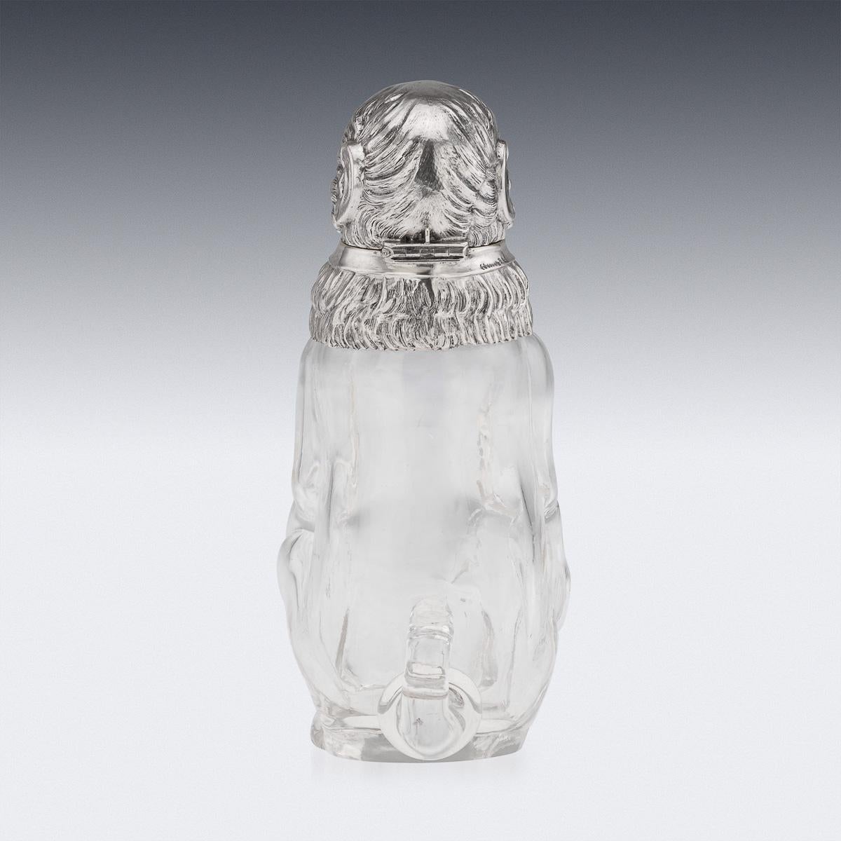 Allemand Antiquité allemande du 20e siècle, en argent massif et verre, cruche à claret en forme de singe, c.1900. en vente