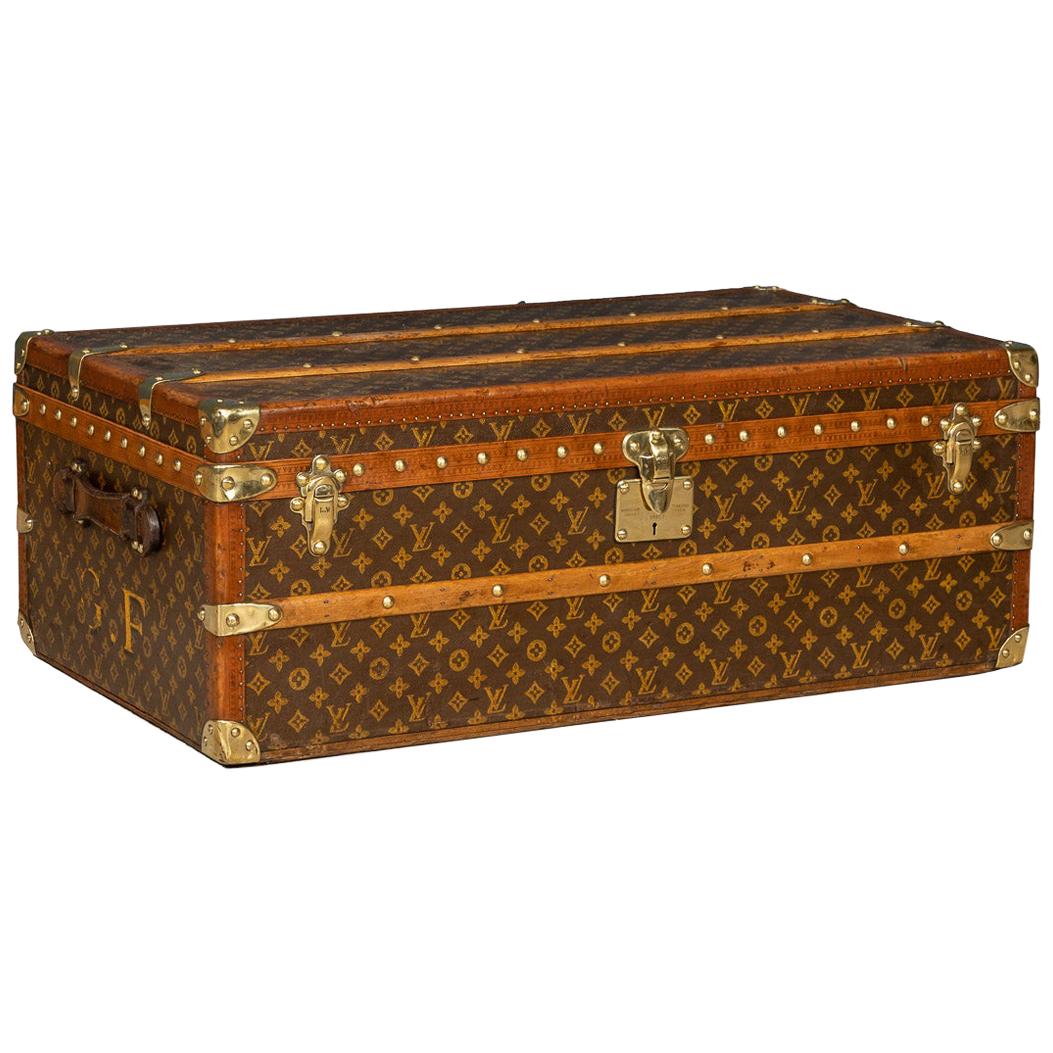 20th Century Louis Vuitton Cabin Trunk in Monogrammed Canvas, France, circa 1920