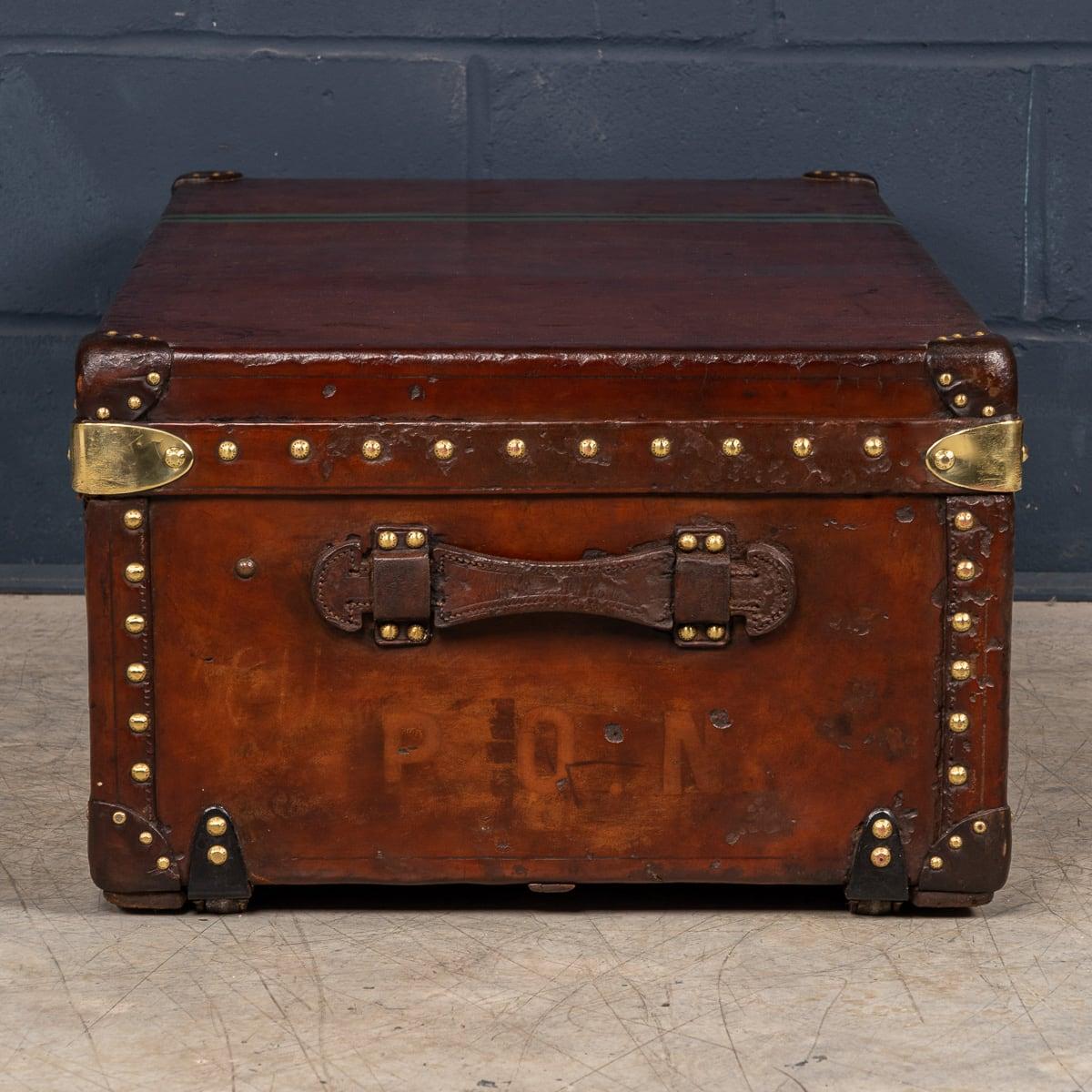 Antiguo baúl de cabina Louis Vuitton del siglo XX en piel de vaca natural, Francia c.1920 1