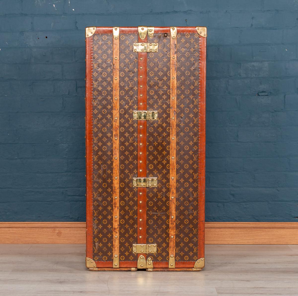 20th Century Louis Vuitton Cocktail Bar & Humidor Customised Trunk, circa 1920 In Good Condition In Royal Tunbridge Wells, Kent