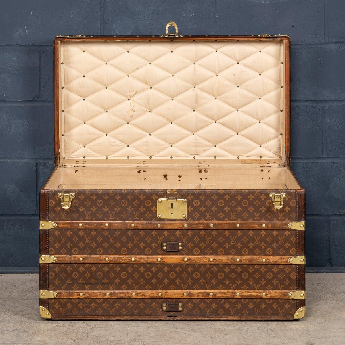 Antique 20thC Louis Vuitton Courier Trunk In Monogram Canvas, France c.1920 For Sale 3