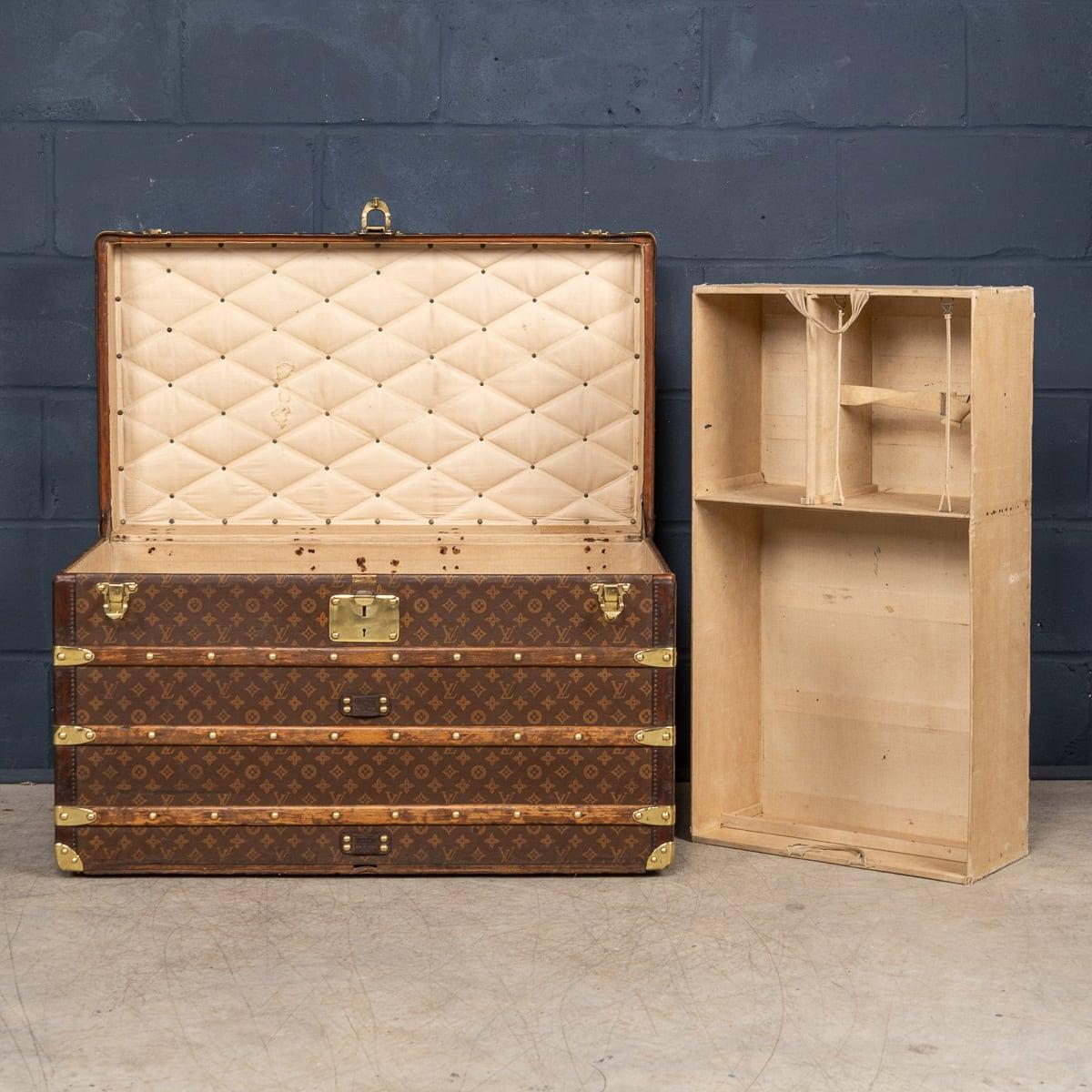 Antique 20thC Louis Vuitton Courier Trunk In Monogram Canvas, France c.1920 For Sale 4