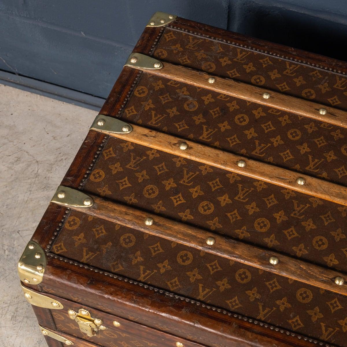 Antique 20thC Louis Vuitton Courier Trunk In Monogram Canvas, France c.1920 For Sale 12