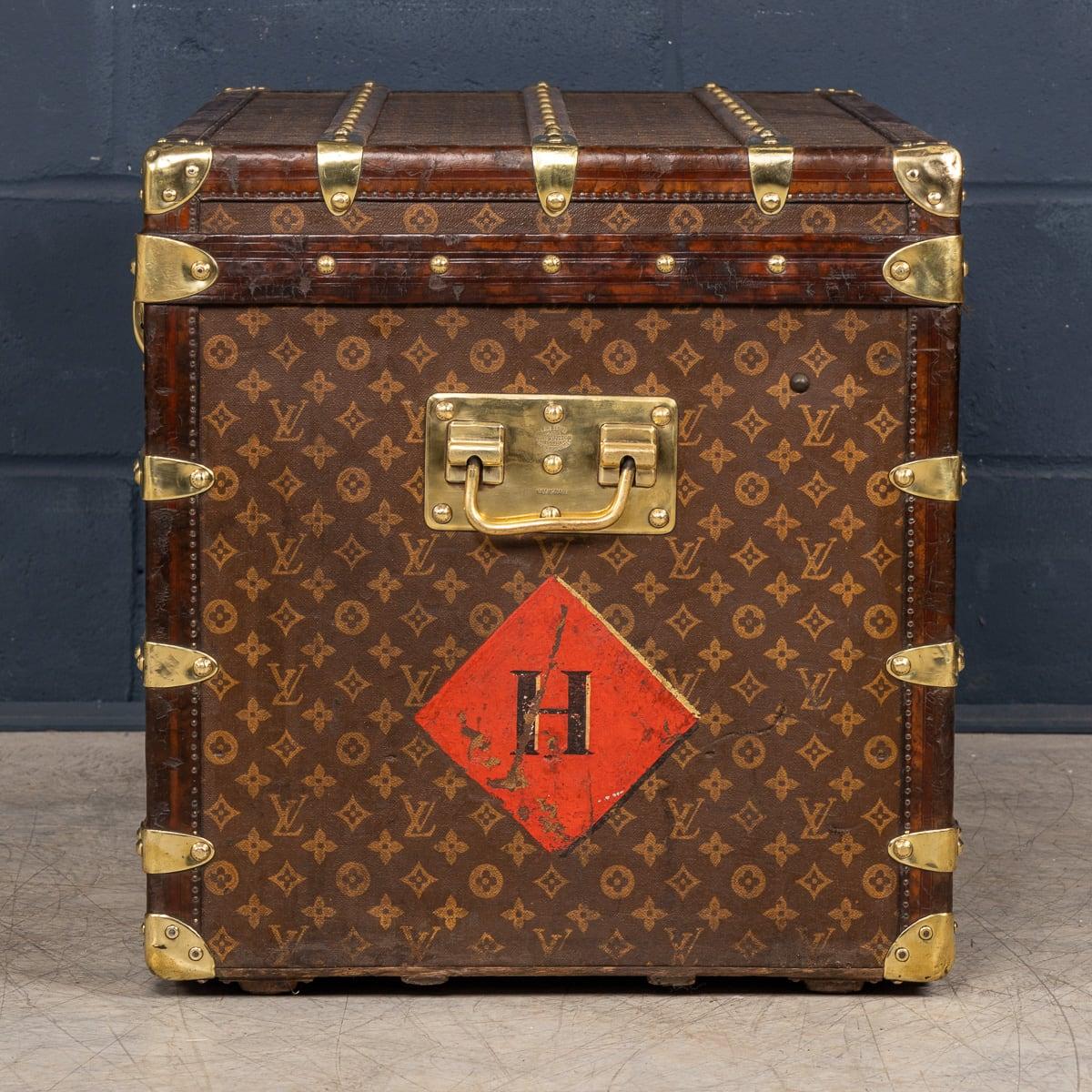 Antique 20thC Louis Vuitton Courier Trunk In Monogram Canvas, France c.1920 In Good Condition For Sale In Royal Tunbridge Wells, Kent