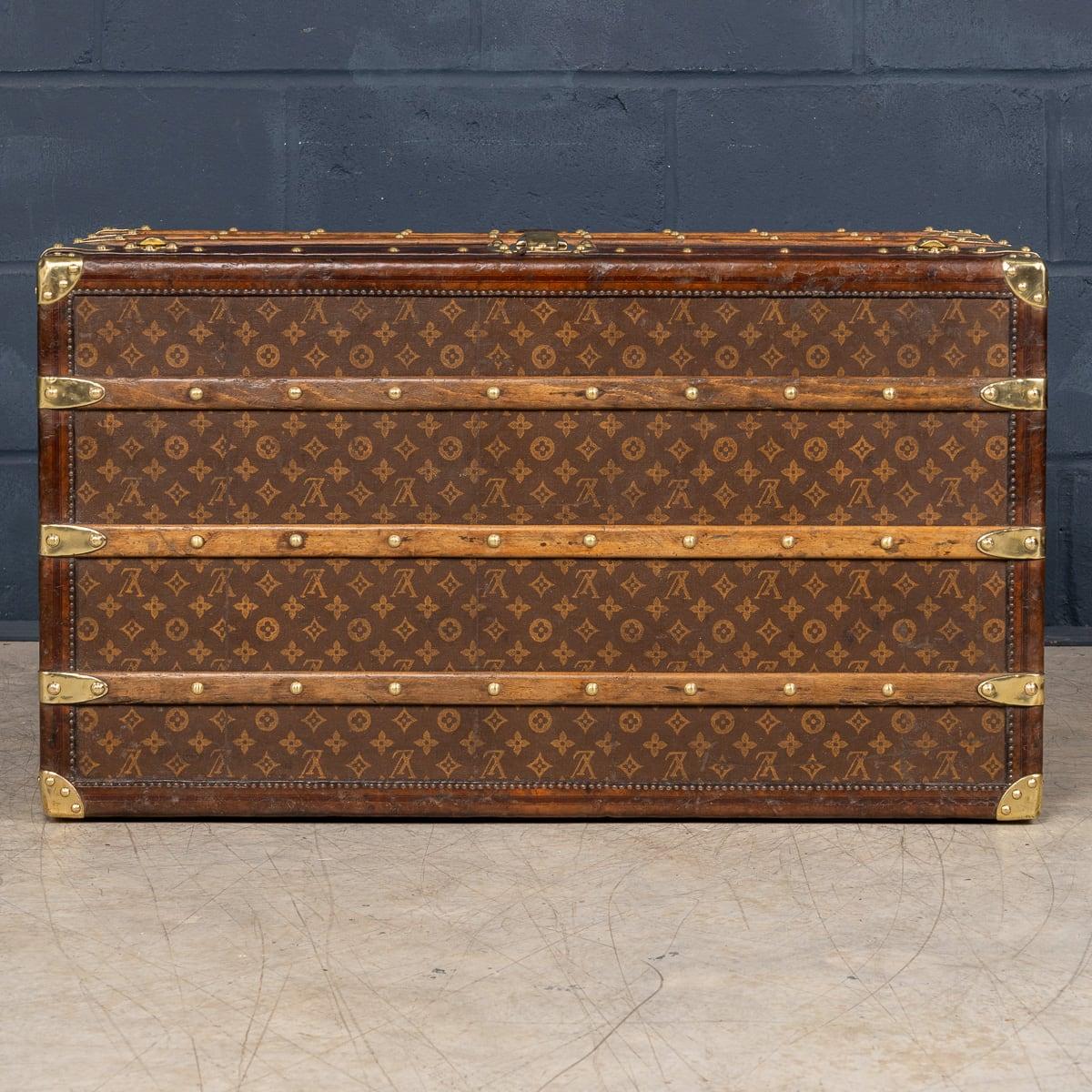 Antique 20thC Louis Vuitton Courier Trunk In Monogram Canvas, France c.1920 For Sale 2