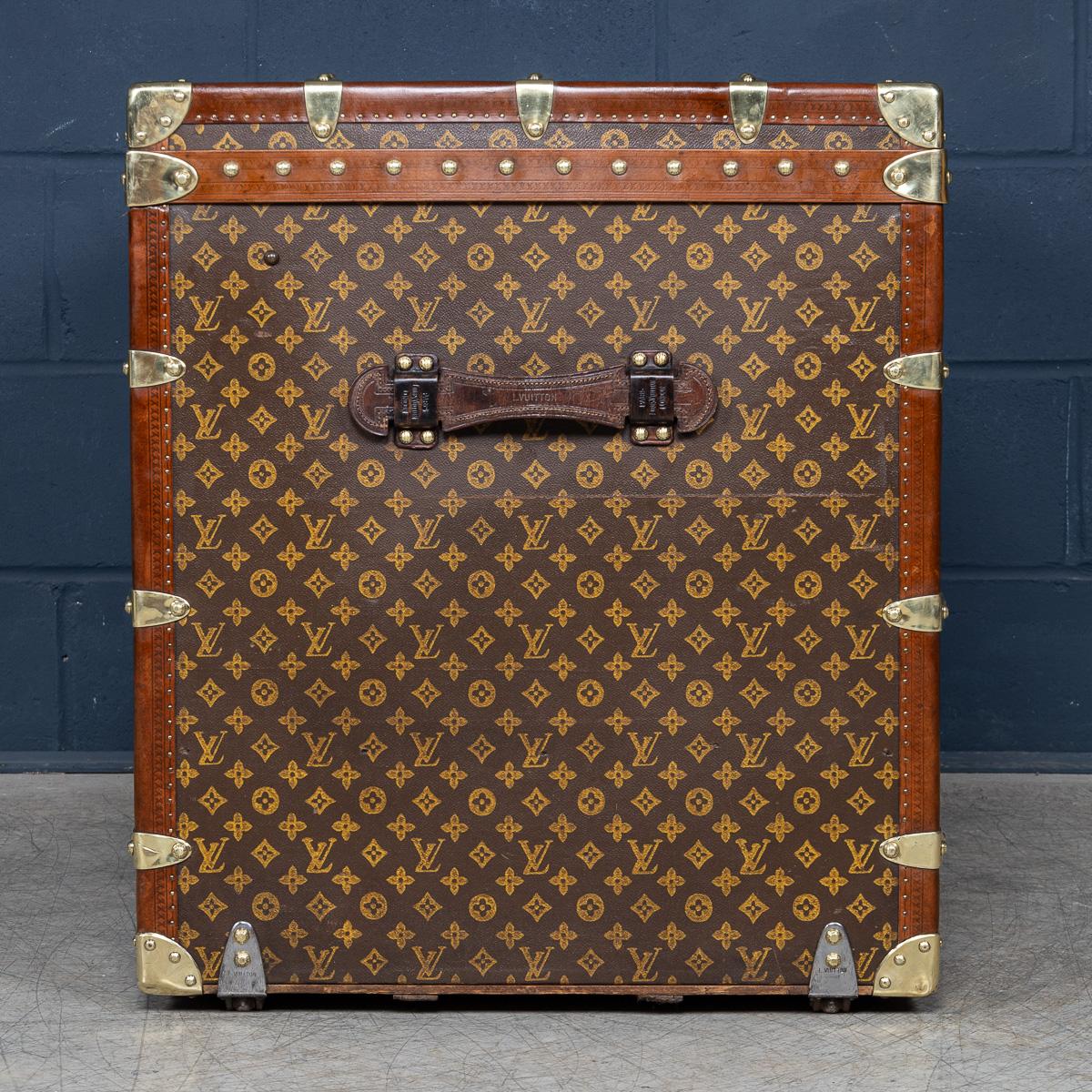 Ottone Antico Louis Vuitton del XX secolo 
