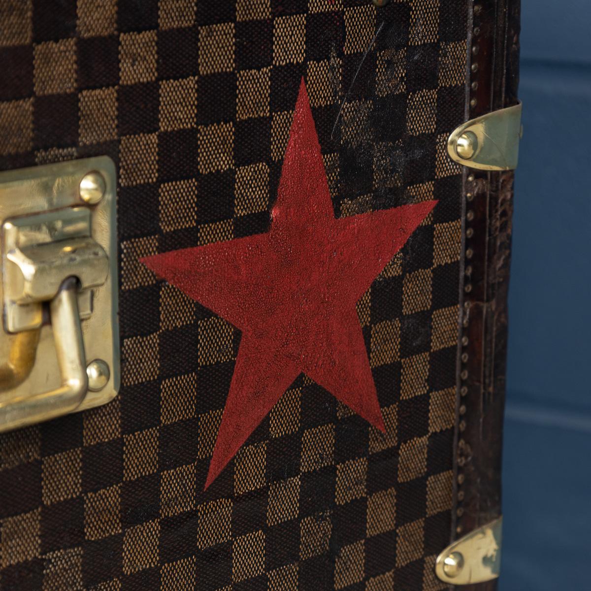 Ancienne malle haute Louis Vuitton du 20e siècle en toile de damier, France c.1900 en vente 12
