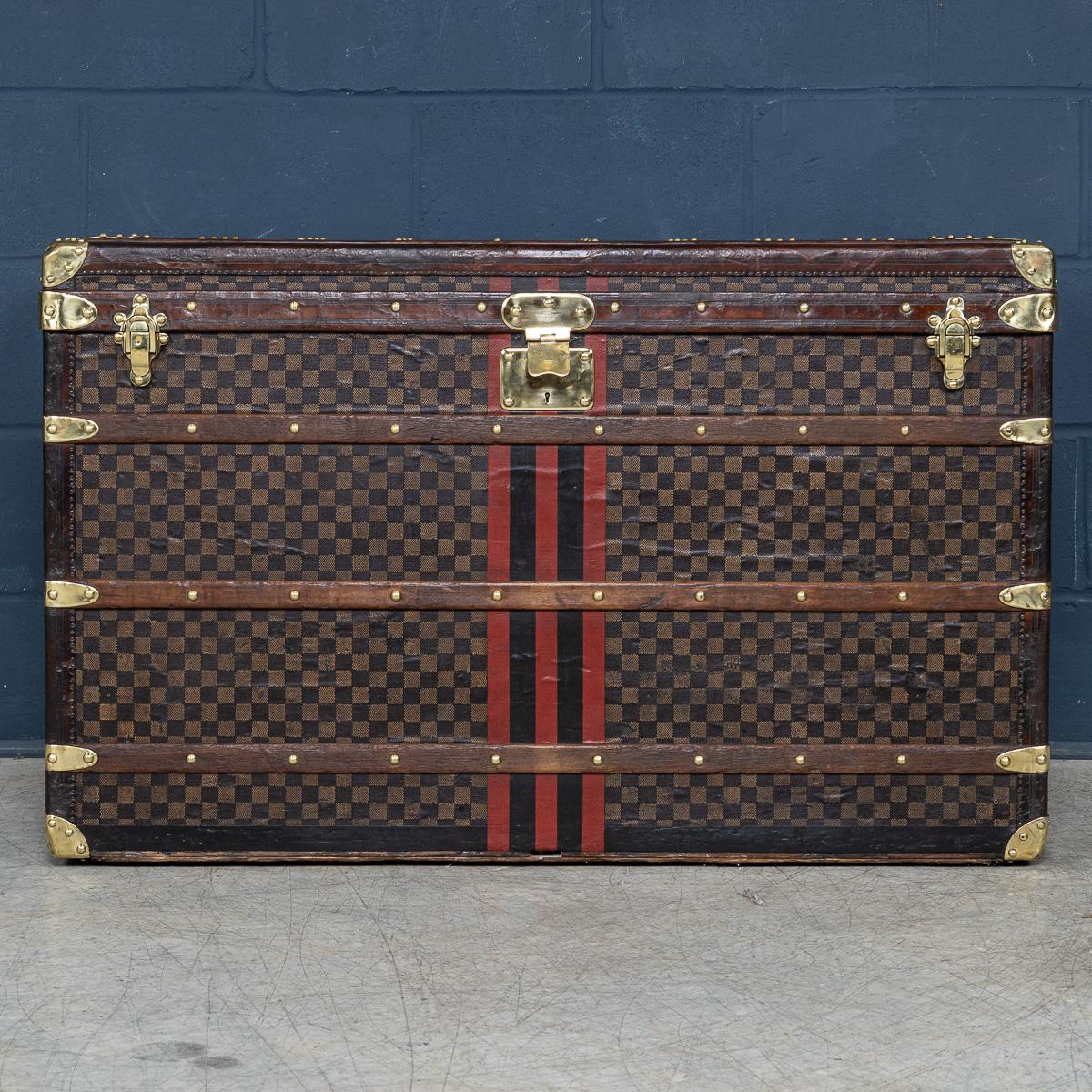 Autre Ancienne malle haute Louis Vuitton du 20e siècle en toile de damier, France c.1900 en vente