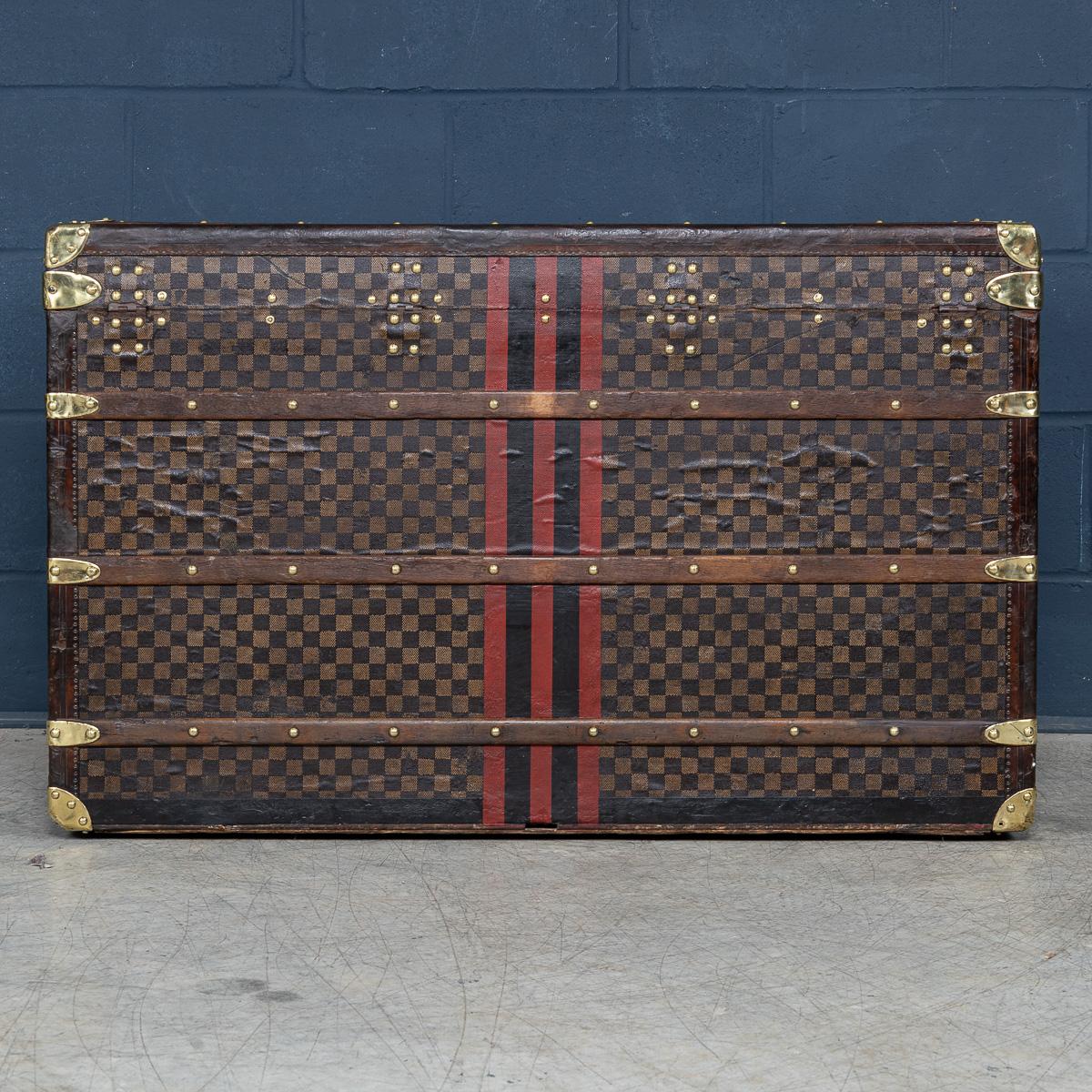 Français Ancienne malle haute Louis Vuitton du 20e siècle en toile de damier, France c.1900 en vente