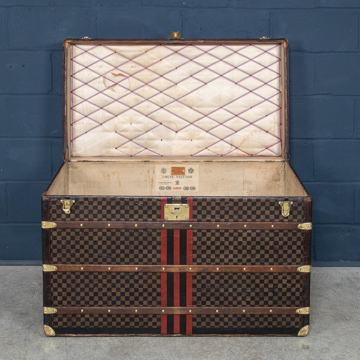 Ancienne malle haute Louis Vuitton du 20e siècle en toile de damier, France c.1900 en vente 1