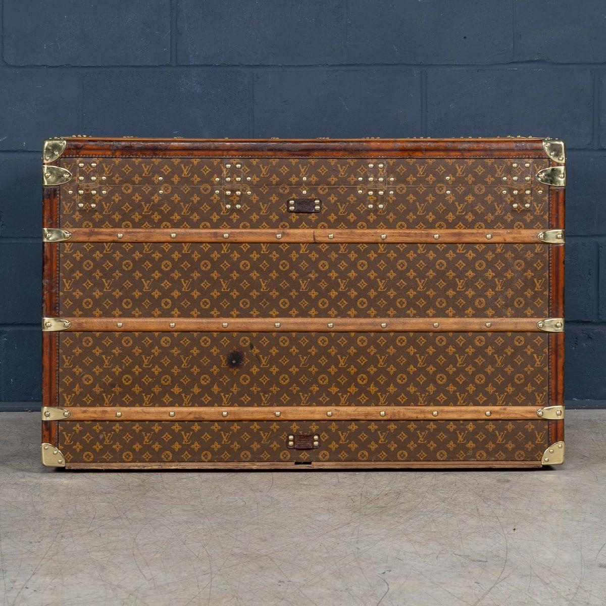 Antique 20thC Louis Vuitton Malle Haute Trunk In Monogram Canvas, France c.1910 In Good Condition For Sale In Royal Tunbridge Wells, Kent