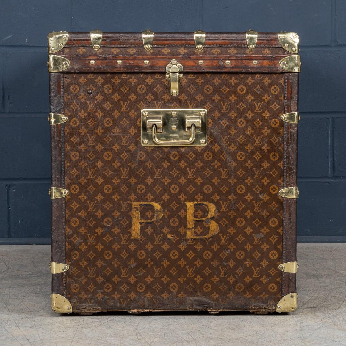 Ottone Antico baule Louis Vuitton Haute del XX secolo in tela Monogram, Francia, 1910 ca. in vendita