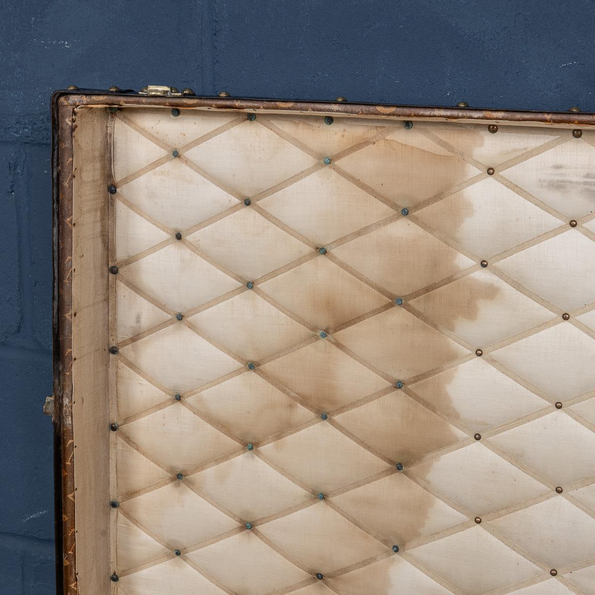 Malle Louis Vuitton du 20e siècle « Malle Haute » en toile tissée, France c.1900 en vente 7