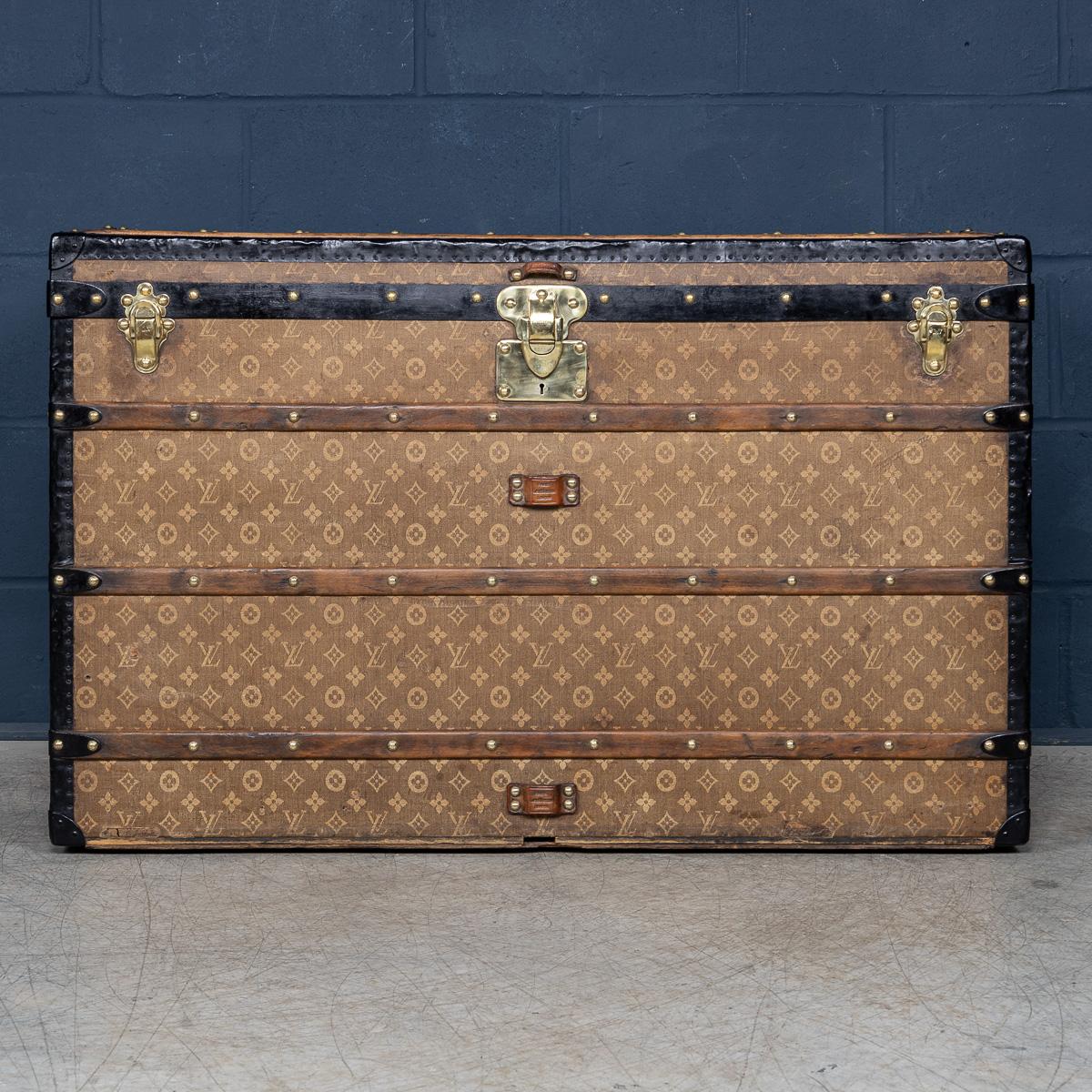 Autre Malle Louis Vuitton du 20e siècle « Malle Haute » en toile tissée, France c.1900 en vente