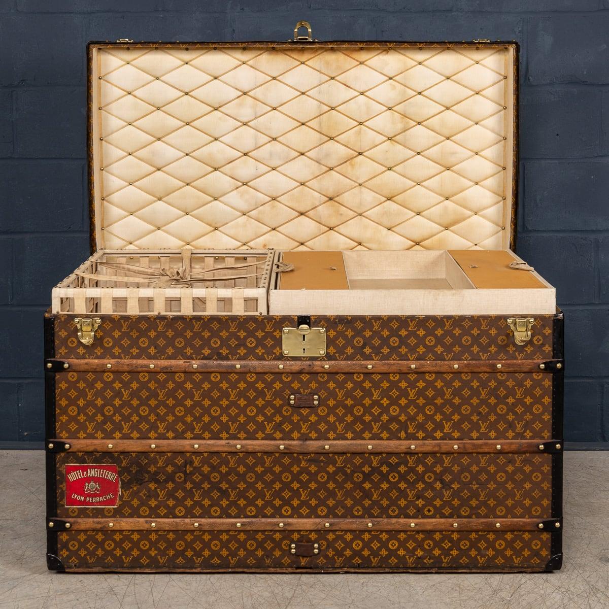 Antico baule Louis Vuitton del XX secolo in tela Monogram, Francia in vendita 4