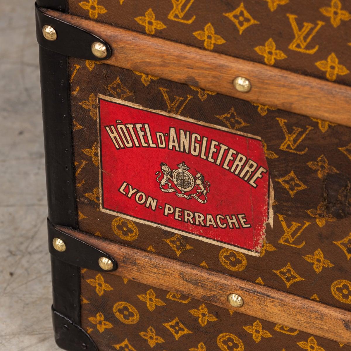 Antico baule Louis Vuitton del XX secolo in tela Monogram, Francia in vendita 11