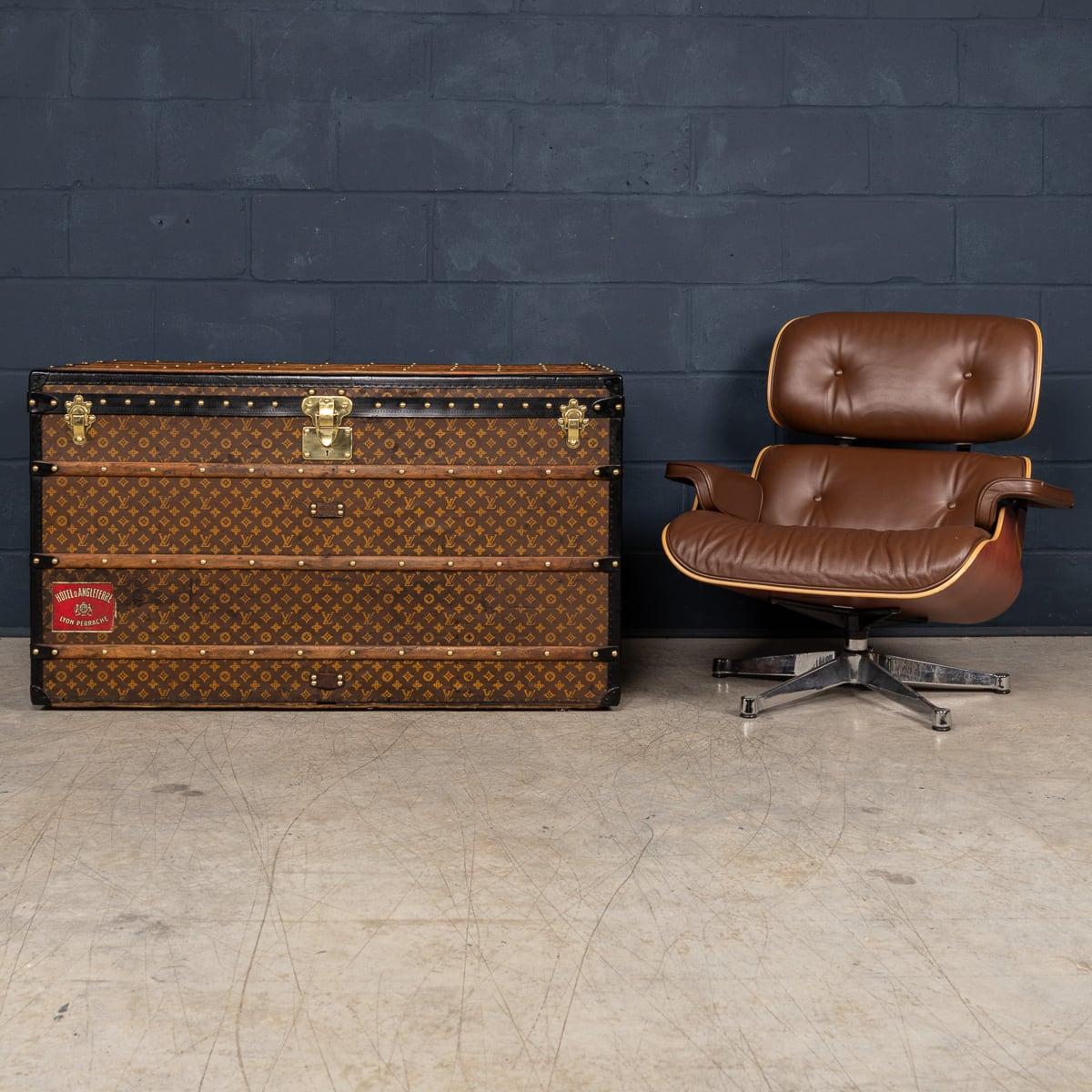 Altro Antico baule Louis Vuitton del XX secolo in tela Monogram, Francia in vendita