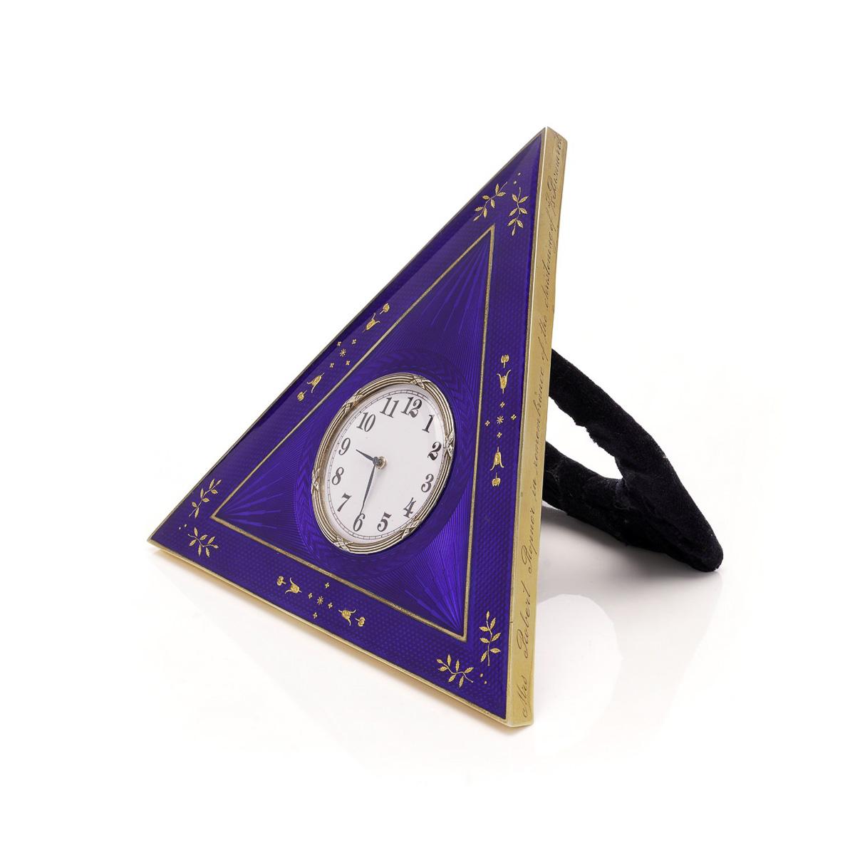 Altro Antico orologio da tavolo norvegese del XX secolo in argento massiccio e smalto guilloché, Oslo c.1920 in vendita