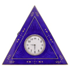 Antiguo reloj de sobremesa noruego de plata maciza y esmalte guilloché del siglo XX, Oslo c.1920